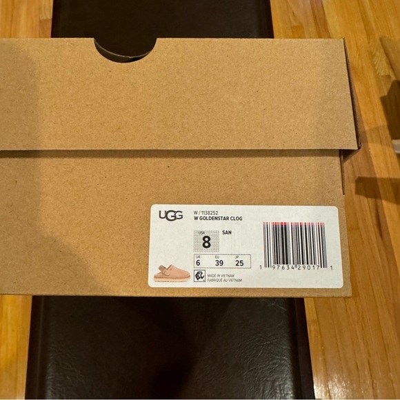 UGG Goldenstar Clog Sand NWT - Picture 6 of 6